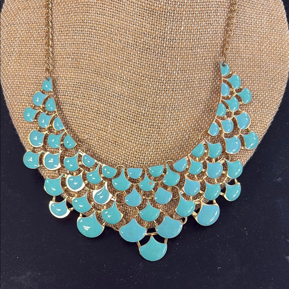 Elegant Gold and Turquoise Necklace